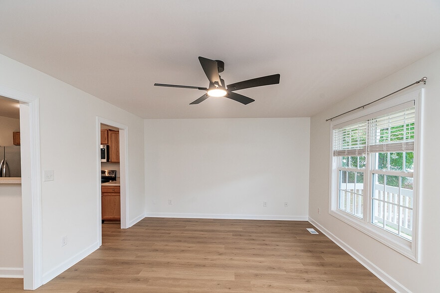 Building Photo - 729 Stadium Dr