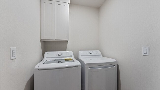 Building Photo - 1704 Cuppett Cir