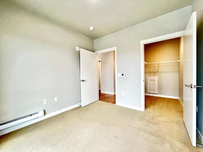 Building Photo - Great Condo For Rent