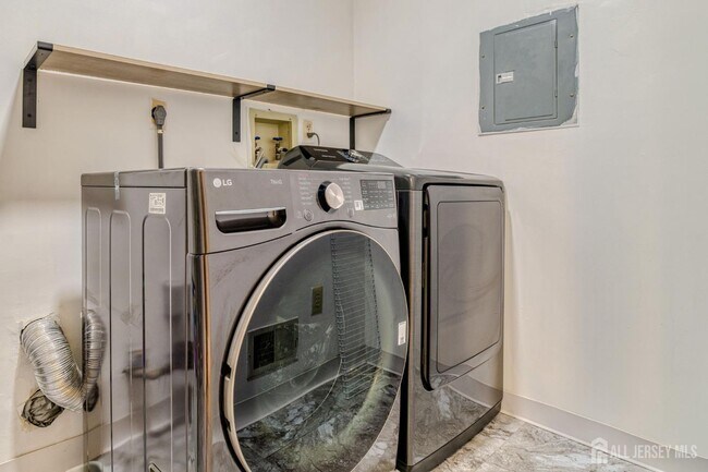 Building Photo - 20 Pembrook Ave