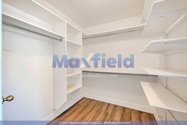 Building Photo - Golf Course Townhouse 3 BD 2.5 BA 2 GA w/ ...