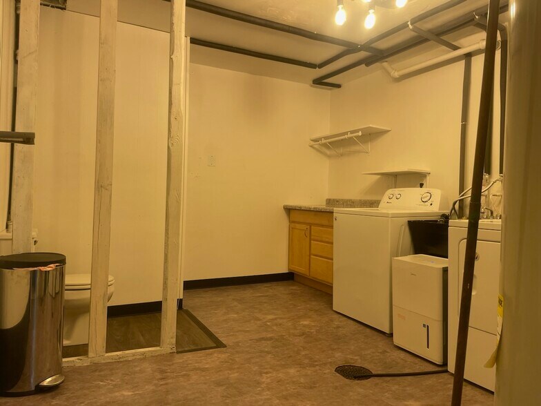 Building Photo - 6383 Everest Dr