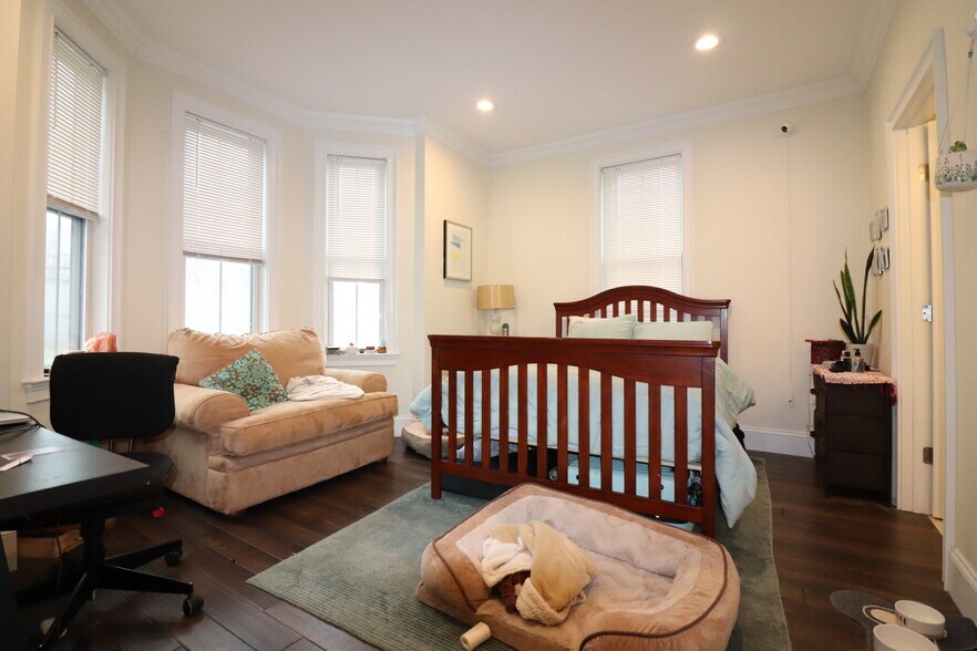 Building Photo - 140 Minden St