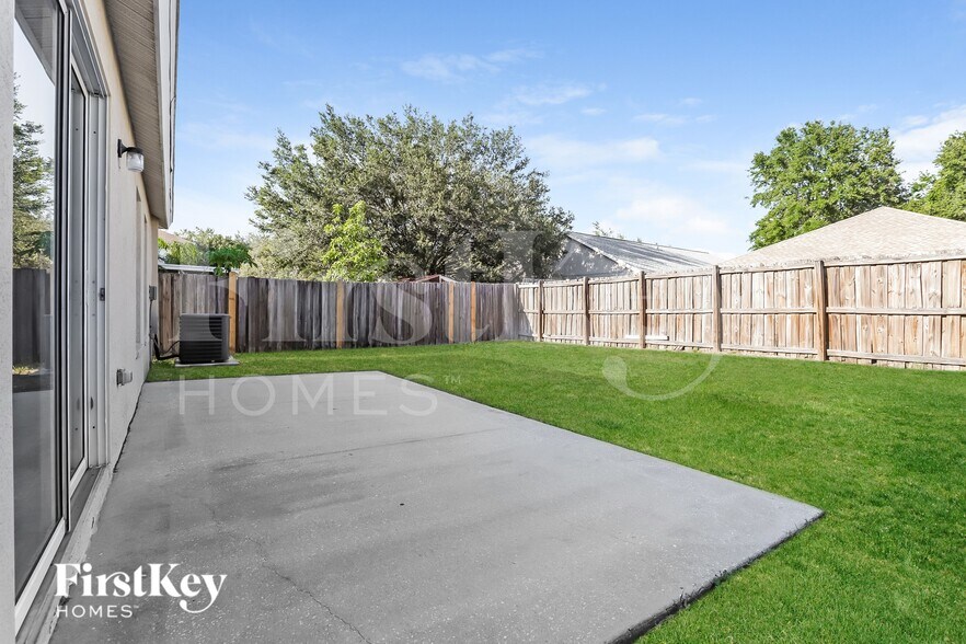 Building Photo - 11133 Lakeside Vista Dr
