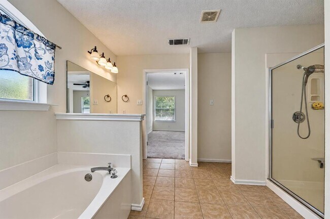 Building Photo - 2616 Oakwood Glen Dr