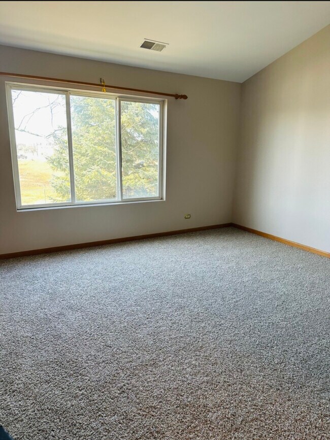 Building Photo - 709 Blossom Ct