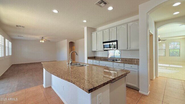 Building Photo - 3316 E Kingbird Pl