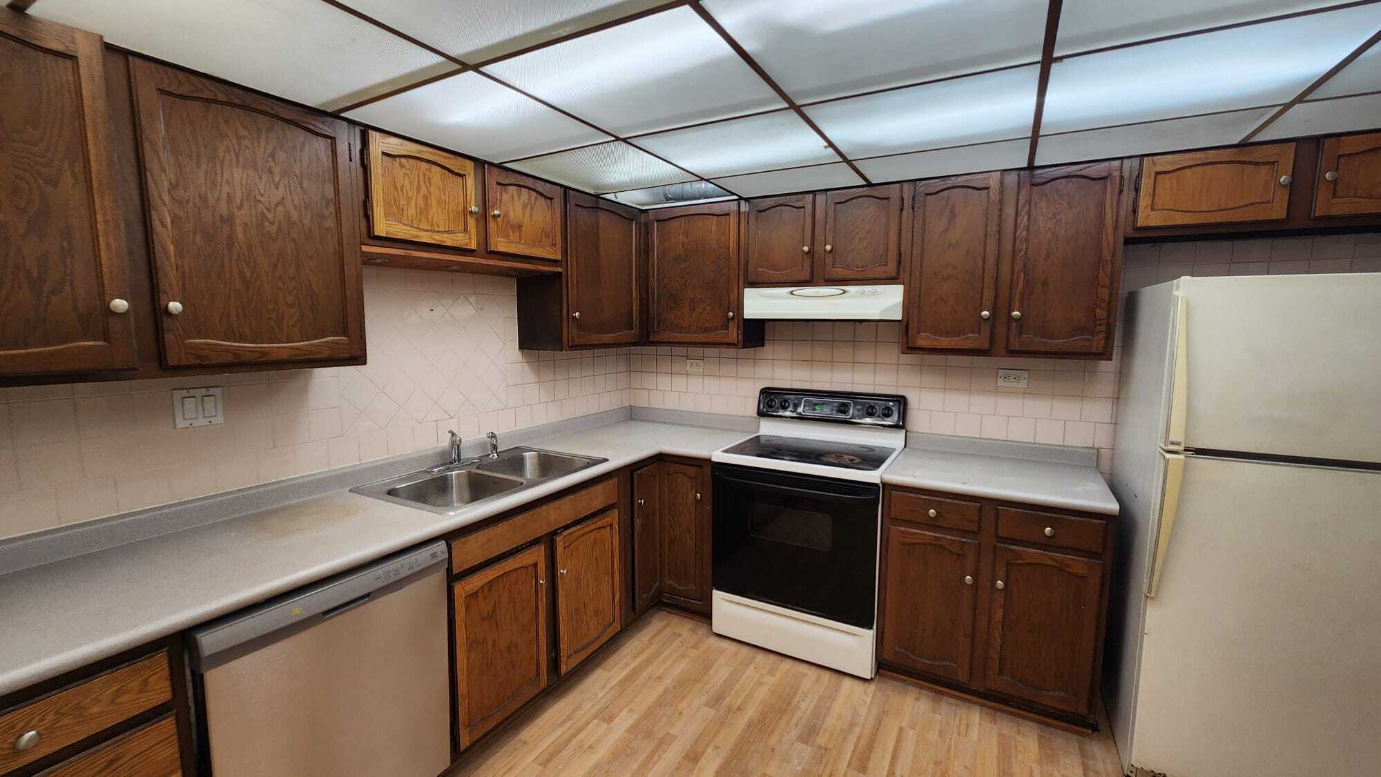 Building Photo - 450 Plum Creek Dr