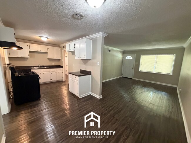 Building Photo - Charming 3BR/2BA East Memphis Home | 1,795 Sq Ft, Hardwood Floors & Fireplace