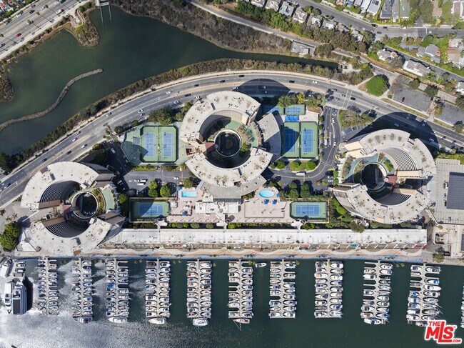 Building Photo - 4267 Marina City Dr
