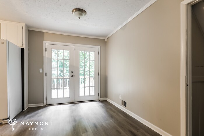 Building Photo - 203 Lucan Way