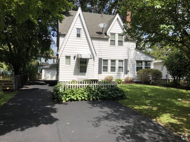 Building Photo - 12921 Chippewa Rd