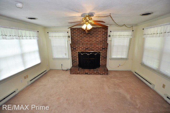 Building Photo - 3 br, 1.5 bath House - 4010 Queenswood Drive