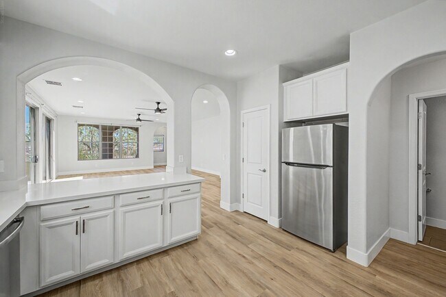 Building Photo - 2934 N 71st Pl