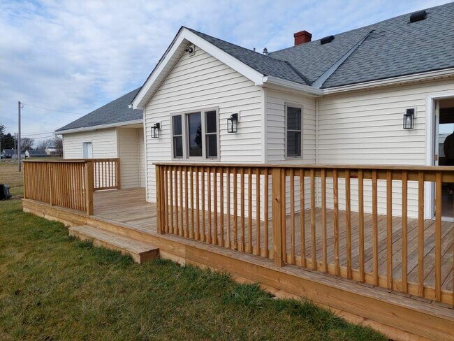 Deck - back of house - 1835 W Sandusky St