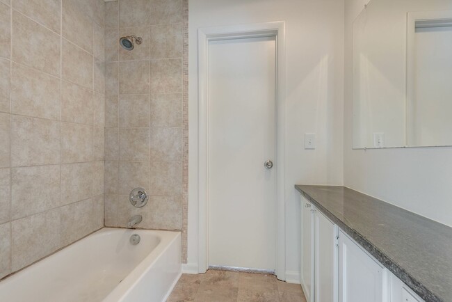 Building Photo - 3 Bed, 2 Bath Home in Prime Sylvan Park Lo...
