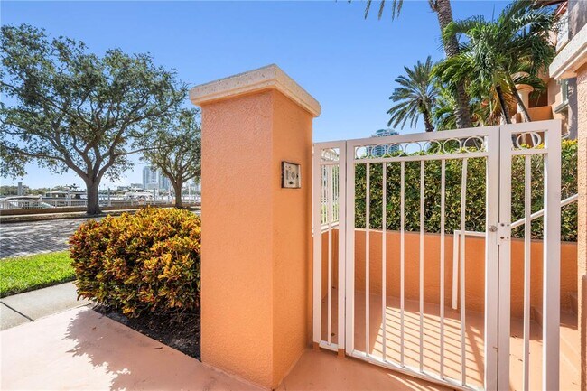 Building Photo - 515 5th Ave NE