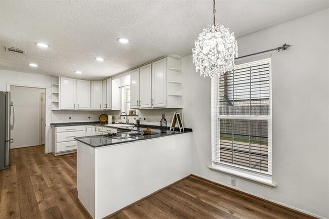 Building Photo - 14919 Parkville Dr