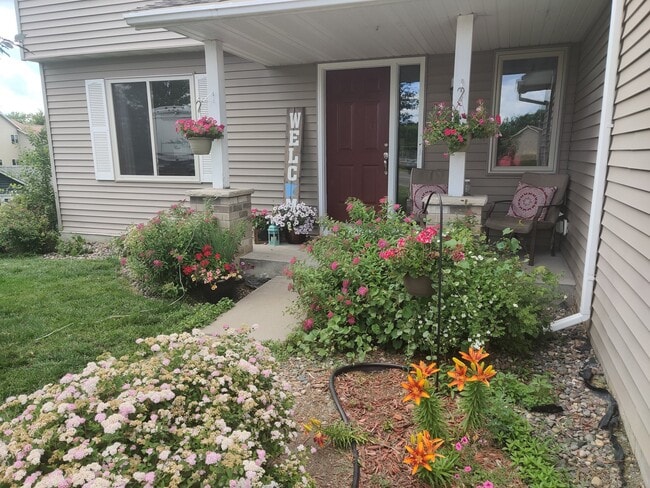 Building Photo - 9141 Leaf Cir