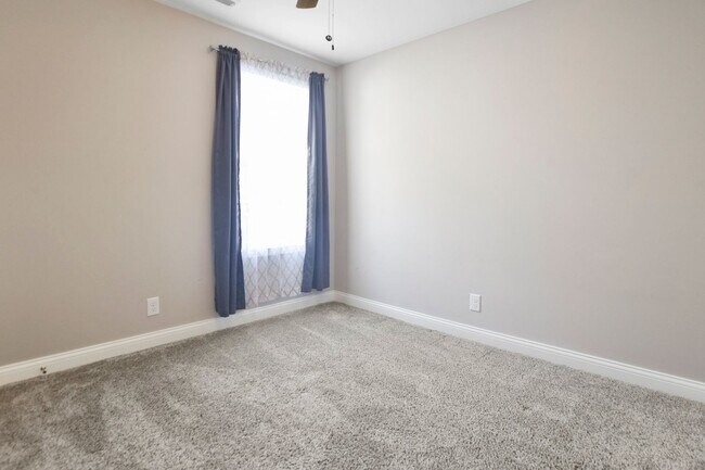 Building Photo - Pet Friendly Three Bedroom!