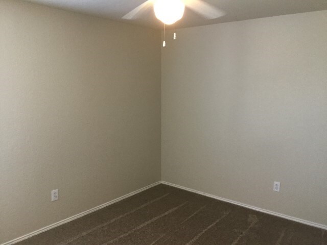 Building Photo - 1112 Roundhouse Dr