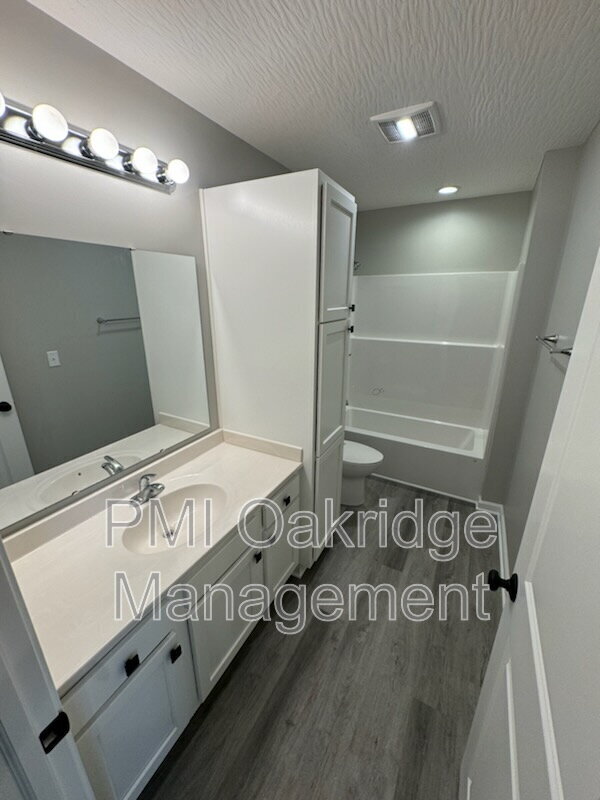 Building Photo - 211 Bruns Dr
