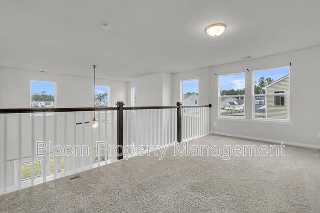 Building Photo - 450 Carrara Dr