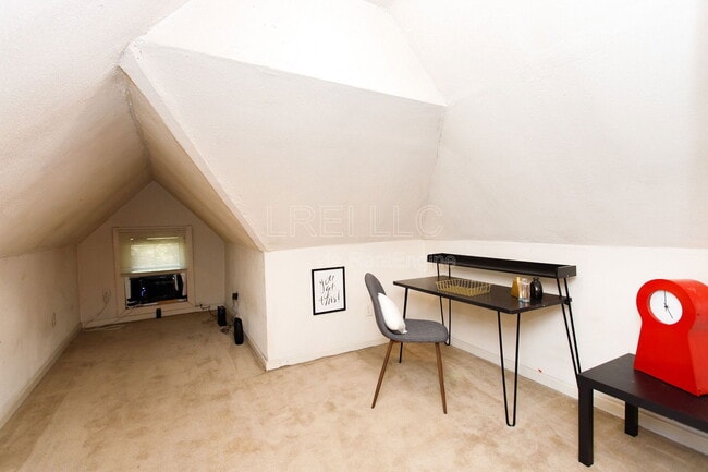 Building Photo - 710 Rubel Ave