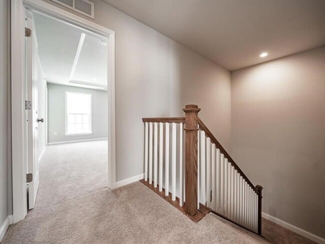 Building Photo - 3 bed 2.5 bath - Luxury Living Meets Subur...