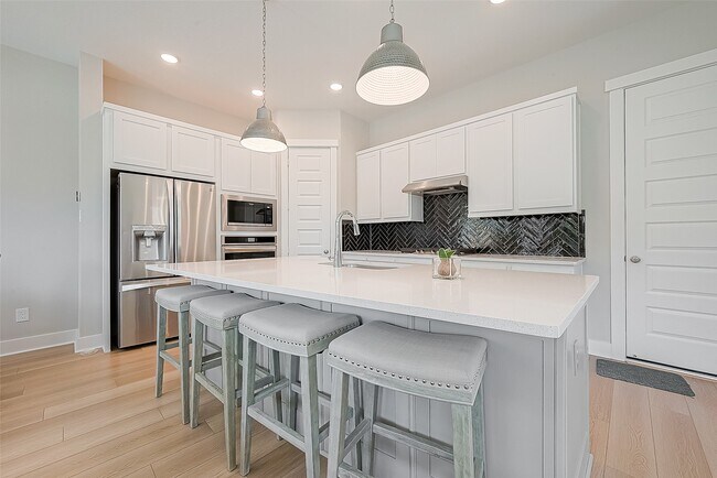 Building Photo - 10915 Brambling Wood Dr