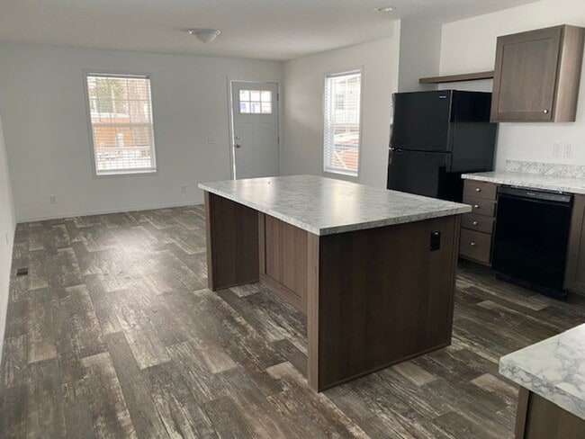 Building Photo - Lot 35
