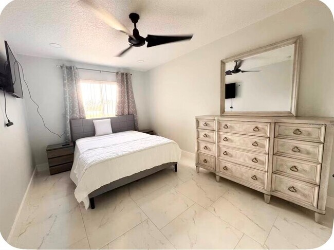 Building Photo - 574 Orchid Dr