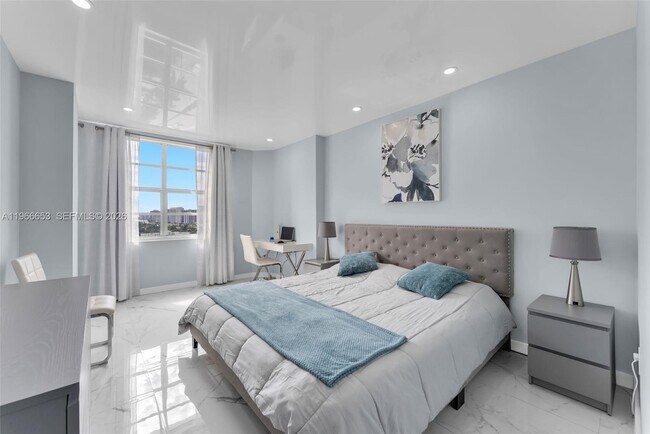 Building Photo - 1980 S Ocean Dr