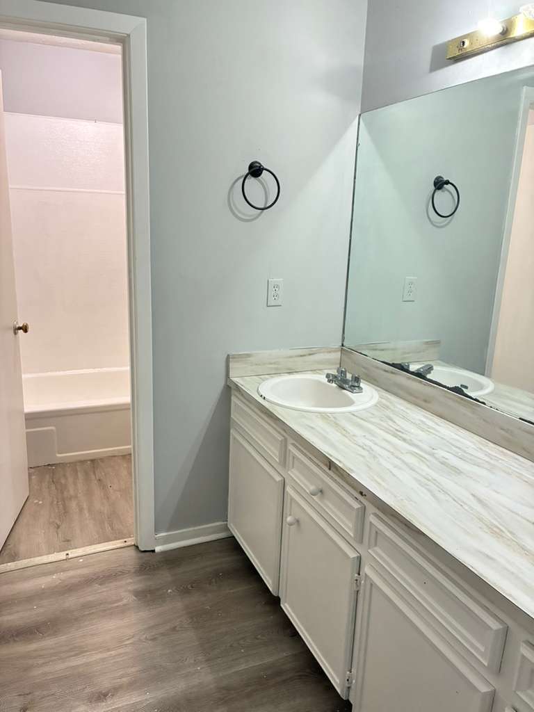 Building Photo - 560 Woodland Hills Pl