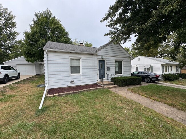 Building Photo - 3 Bedroom Cedar Falls House