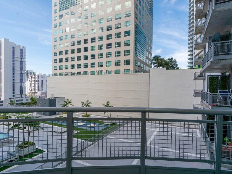 Building Photo - 690 SW 1st Ct