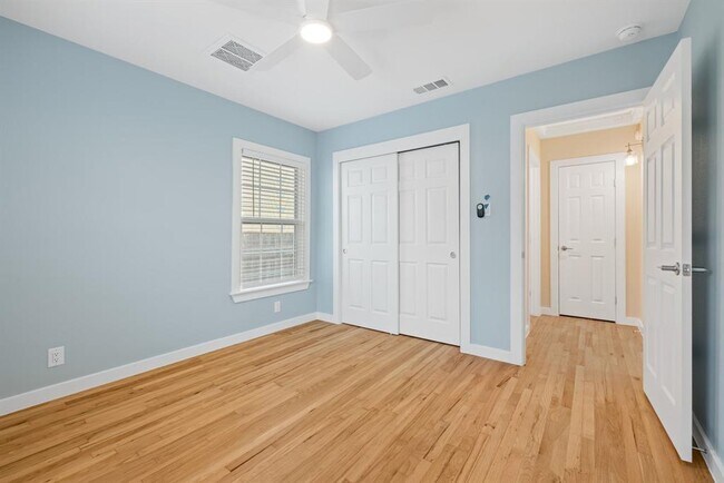 Building Photo - 6007 Fairway St