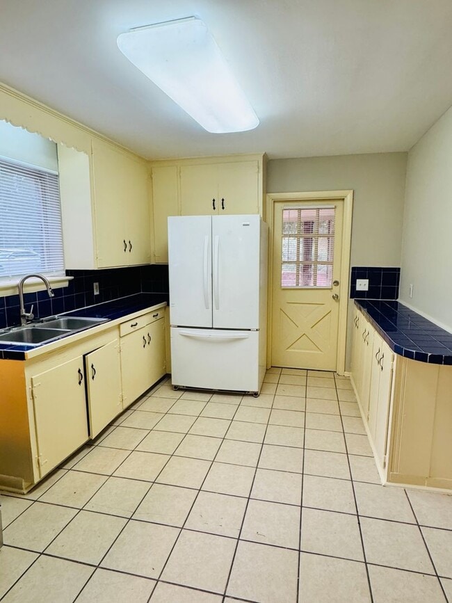 Building Photo - Beyond Perfect 3 bedroom 1 bath !!!!