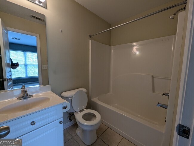Building Photo - 490 S Barnett Shoals Rd