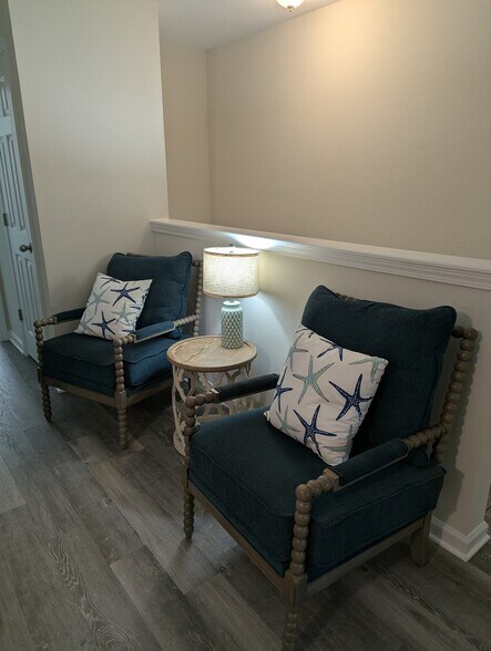 open area at top of stairs - 1714 Cocoanut Rd