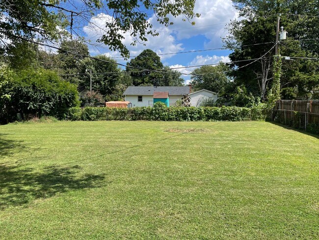 Building Photo - BEAUTIFUL 3 BED, 1.5 BATH BRICK HOME LOCAT...