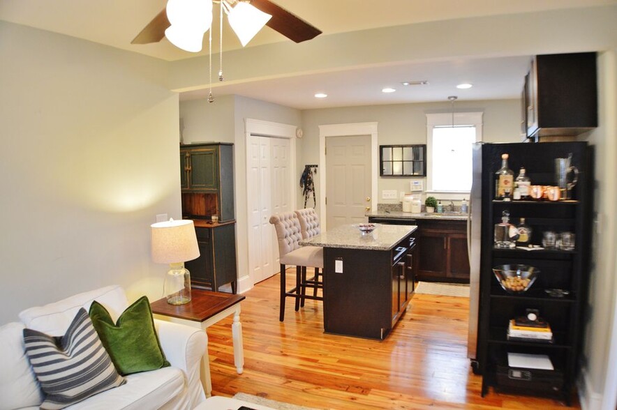 Kitchen & Living Area_View1 - 15 Sires St