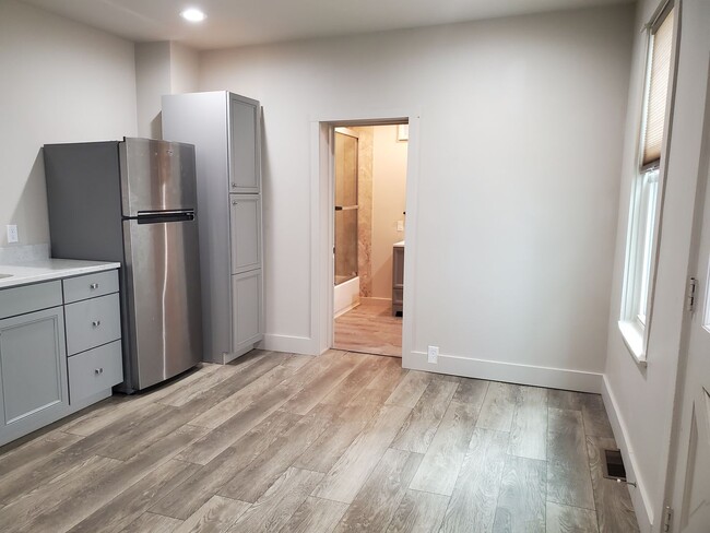 Building Photo - 134 E Lemon St