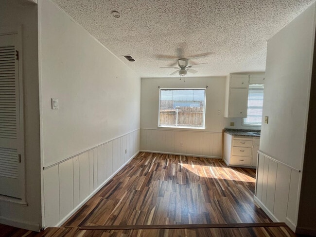 Building Photo - 610 N Elkhart Ave