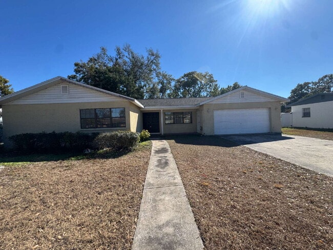 Building Photo - "Spacious 4-Bedroom Oasis with 2 Baths in Tampa – Your Perfect Family Retreat!"