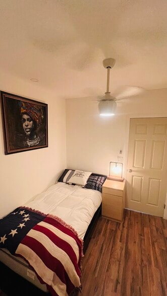 Bedroom - 27483 Pamplico Dr