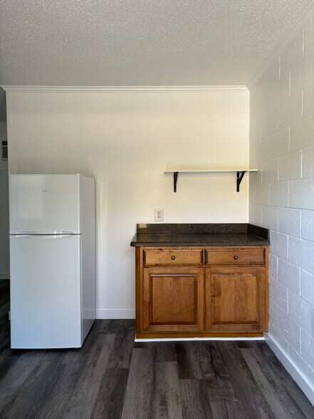 Building Photo - 601 N Main St