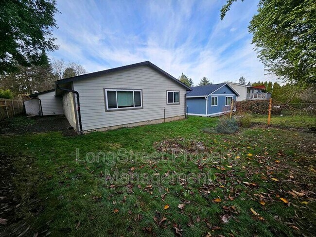 Building Photo - 5030 NE Roselawn St