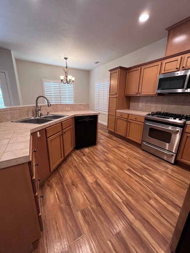 Building Photo - NICE HOME IN ORANGEVALE!!