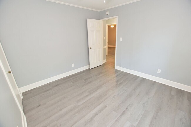 Building Photo - 1208 Russell St